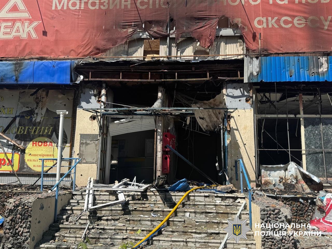 Масовані обстріли Херсонщини: 7 загиблих, 9 поранених, понад 100 пошкоджених будинків