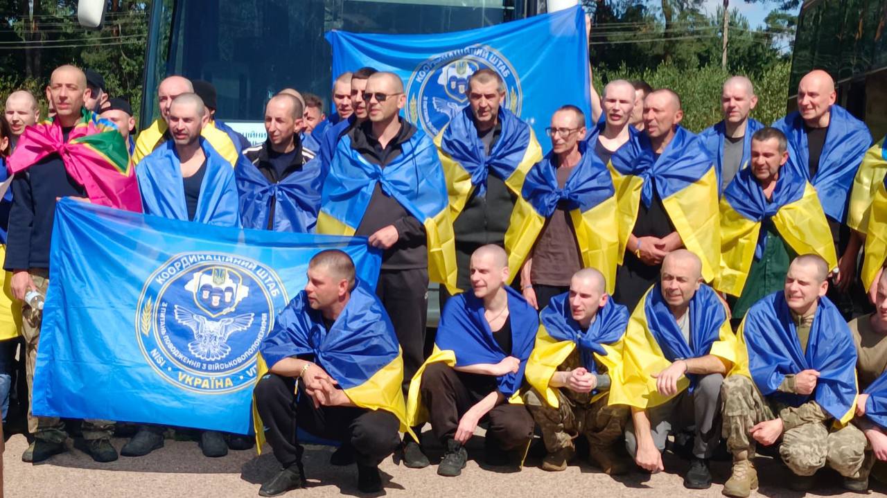 Україна повернула додому 84 полонених: серед них військові та цивільні, утримувані з 2014 року